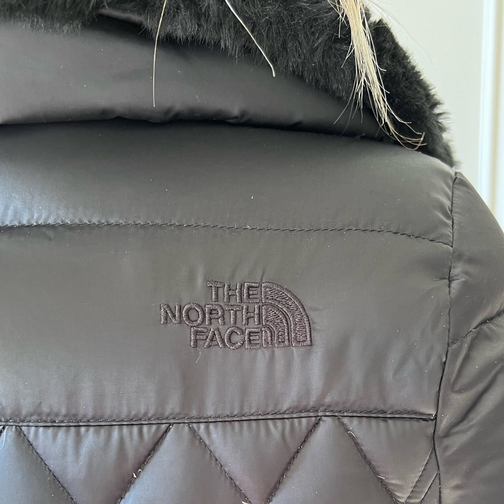 Women’s The North Face Belted Coat with Dettachable Faux Fur Collar, 600 down - Picture 3 of 4
